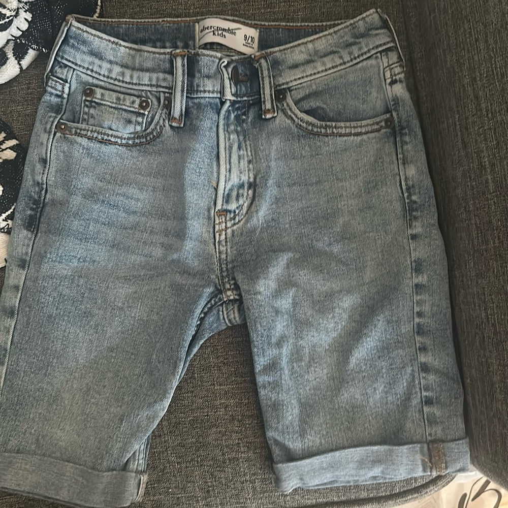 Boys Abercrombie 9/10 denim shorts